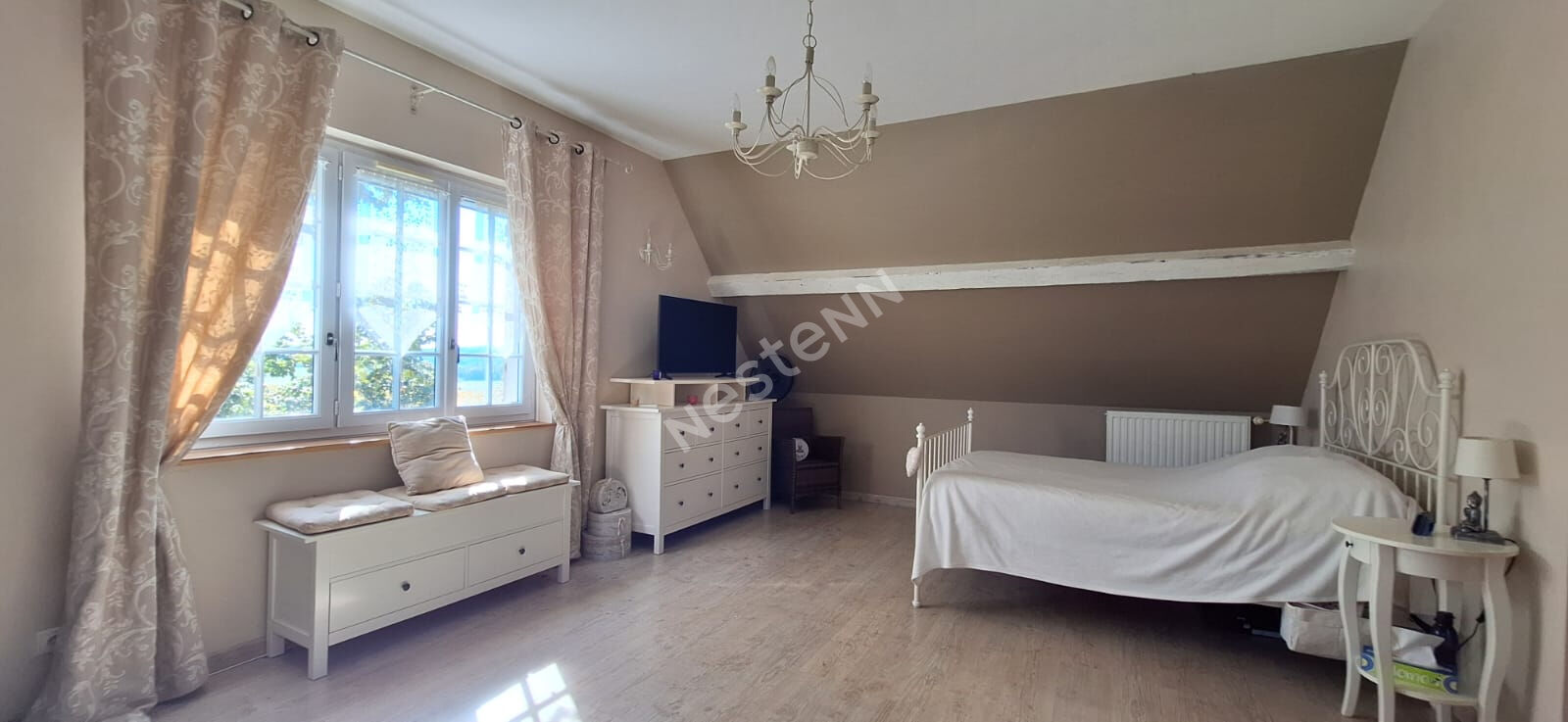 Superbe propriété de caractère, maison familiale offrant 5 chambres et un agréable terrain arboré