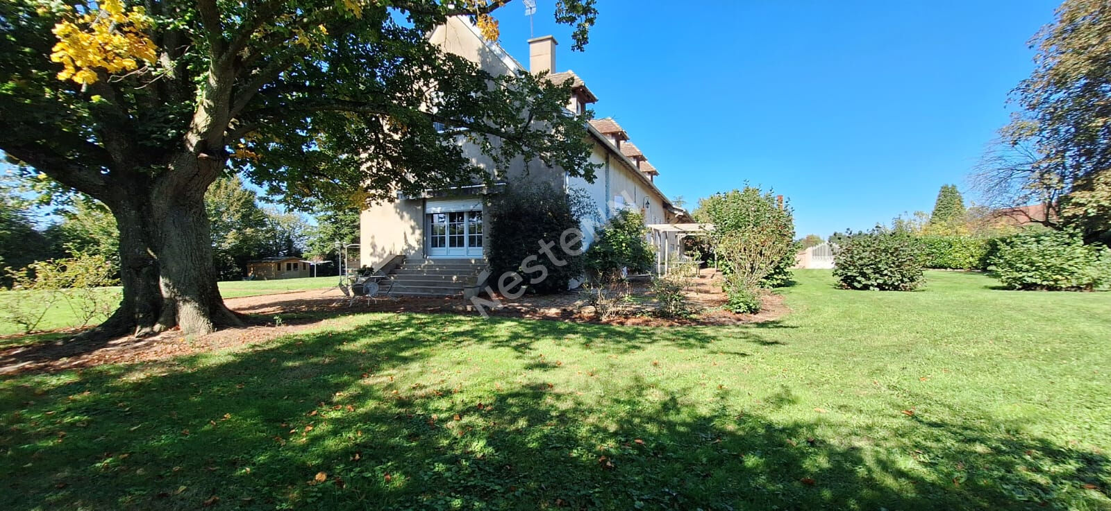 Superbe propriété de caractère, maison familiale offrant 5 chambres et un agréable terrain arboré