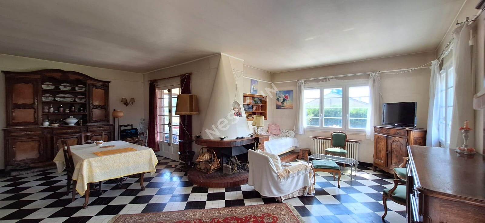 Maison sur sous-sol de plus de 200 m² habitables située entre Cuisery et Saint-Trivier de Courtes