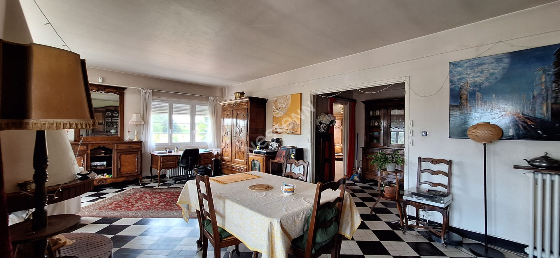 Maison sur sous-sol de plus de 200 m² habitables située entre Cuisery et Saint-Trivier de Courtes