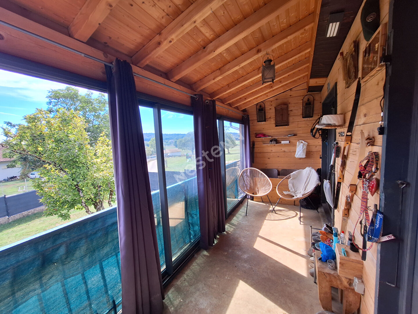 Charmante maison indépendante située dans le village paisible de Challes la Montagne !