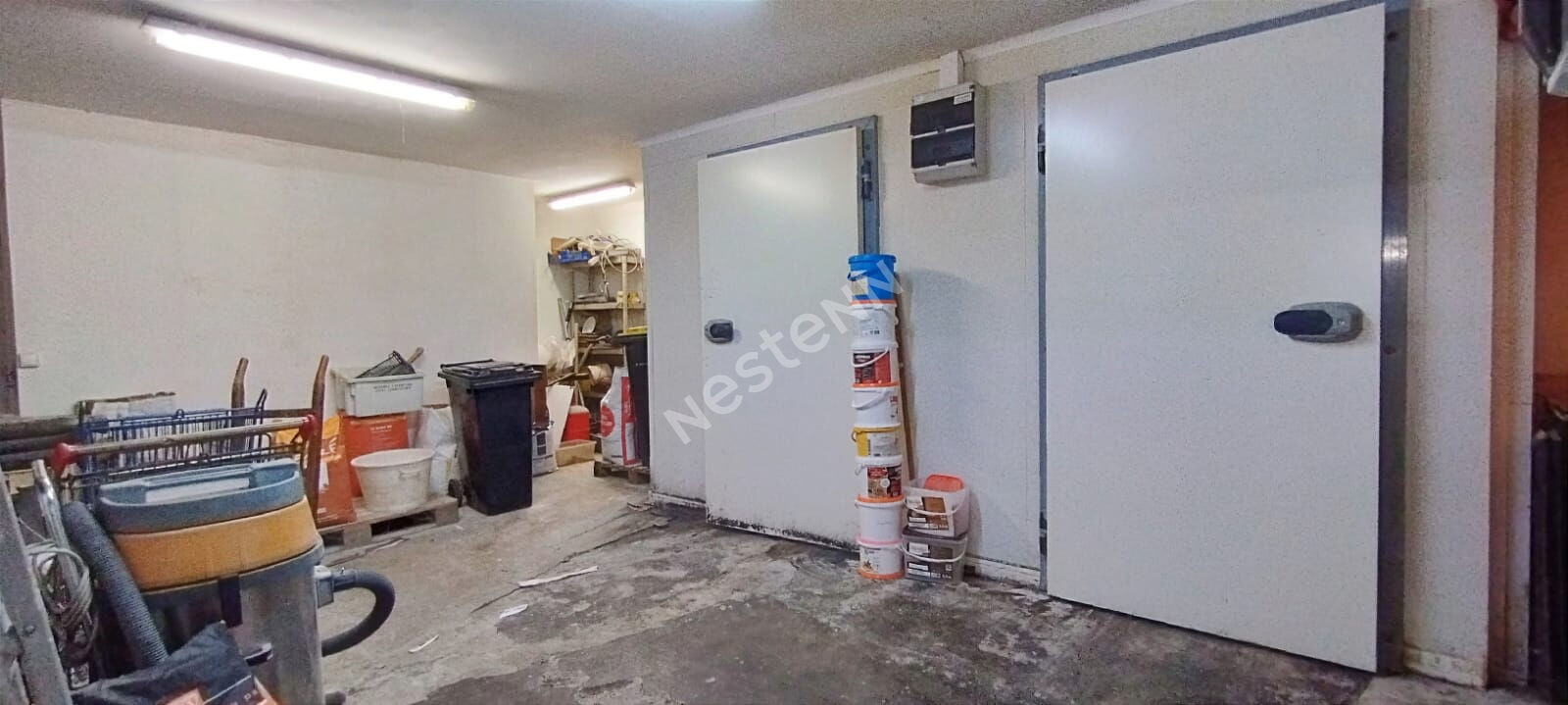 Local professionnel de plus de 100m2, proche Tournus, Cuisery et Louhans.