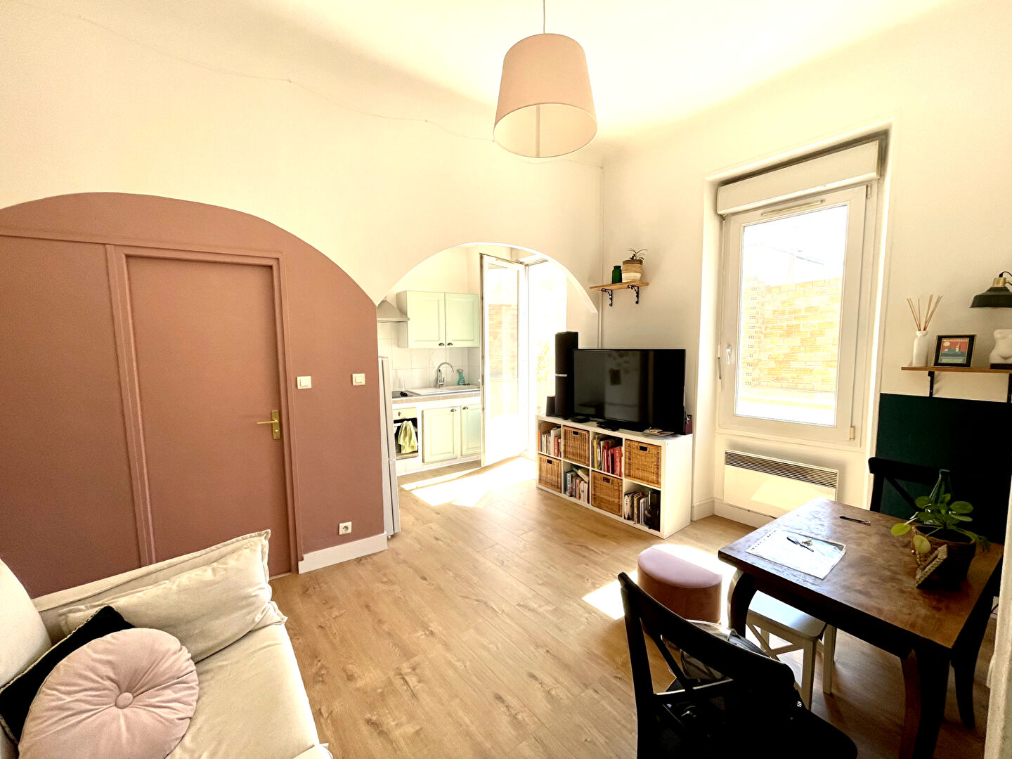 Appartement  2 pièce(s) 41 m²  balcon terrasse Quartier  Castellane Baille