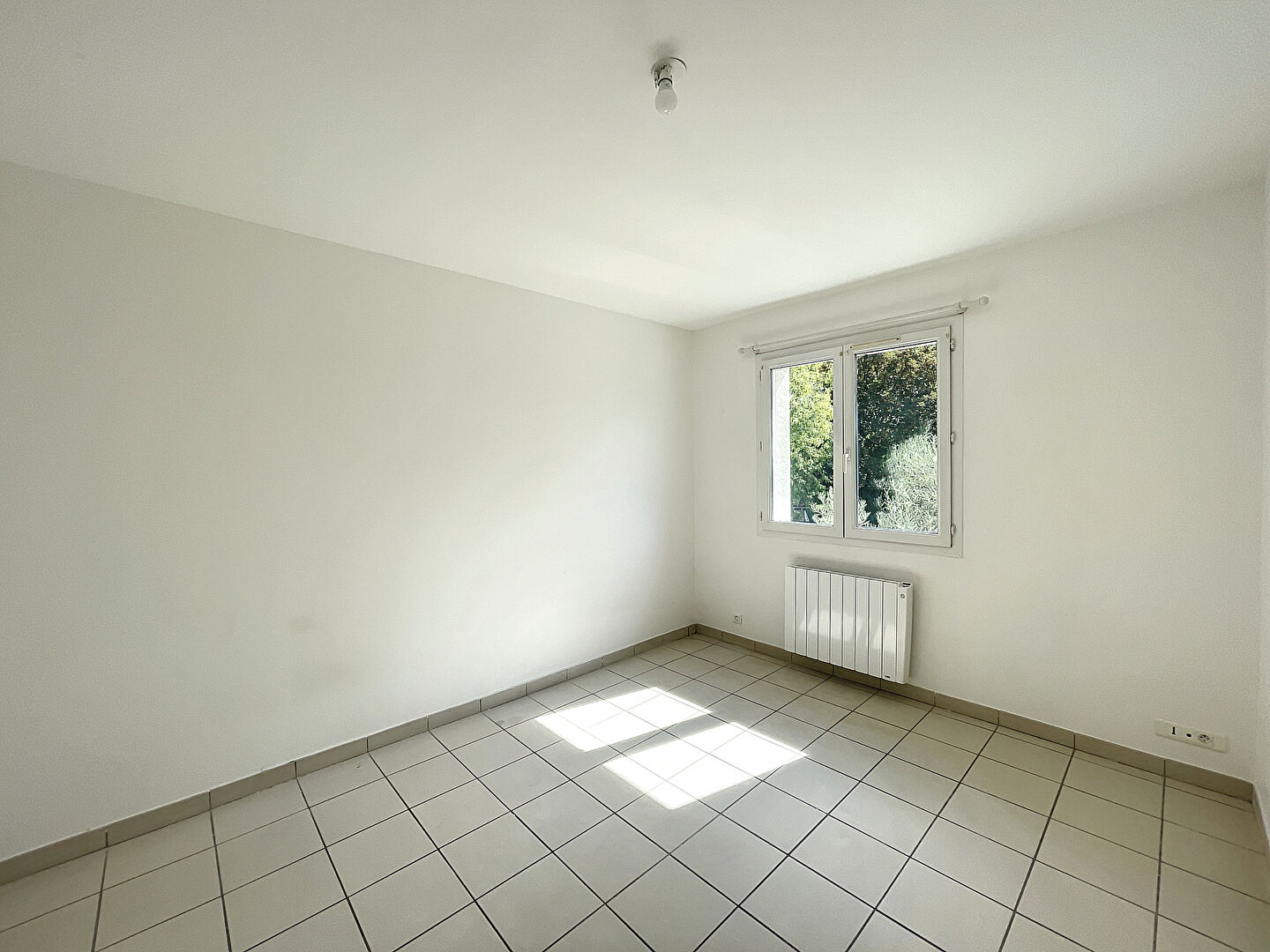 Maison Meximieux 4 pièce(s) 96 m2, 3 chambres, 1 bureau ,avec garage avec jardin de 350m2