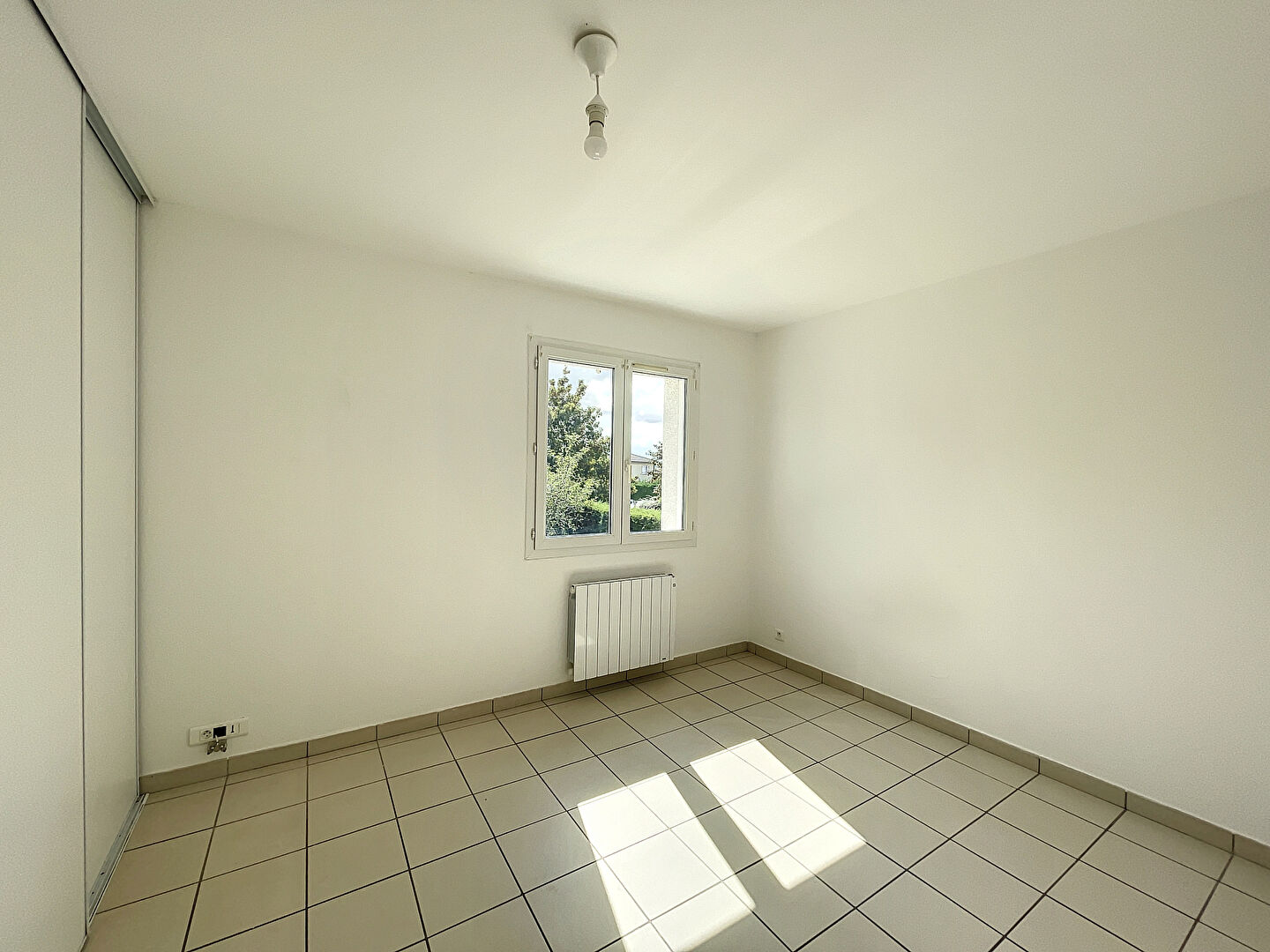 Maison Meximieux 4 pièce(s) 96 m2, 3 chambres, 1 bureau ,avec garage avec jardin de 350m2