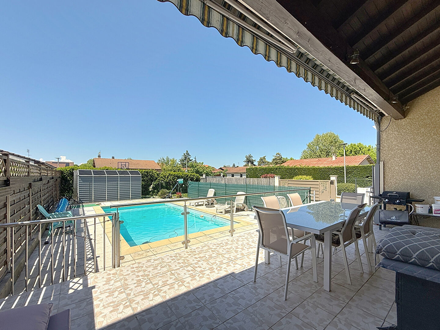 Maison au centre d'Amberieu En Bugey  maison de 108m2, 3 chambres, garage terrain avec piscine