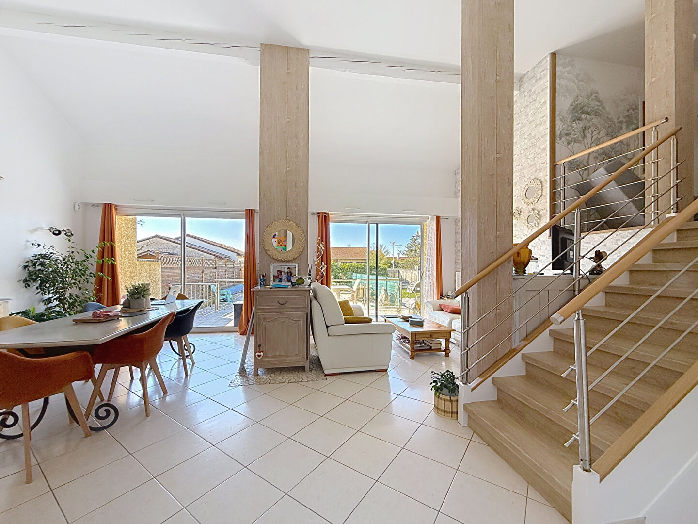 Maison au centre d'Amberieu En Bugey  maison de 108m2, 3 chambres, garage terrain avec piscine