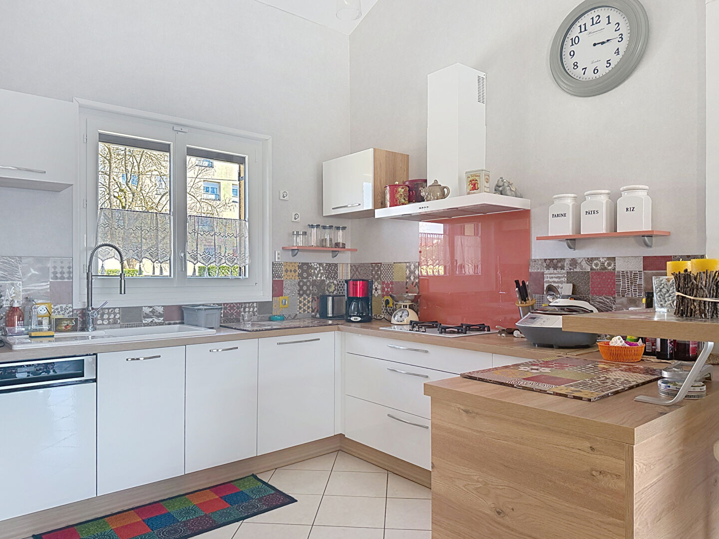 Maison au centre d'Amberieu En Bugey  maison de 108m2, 3 chambres, garage terrain avec piscine