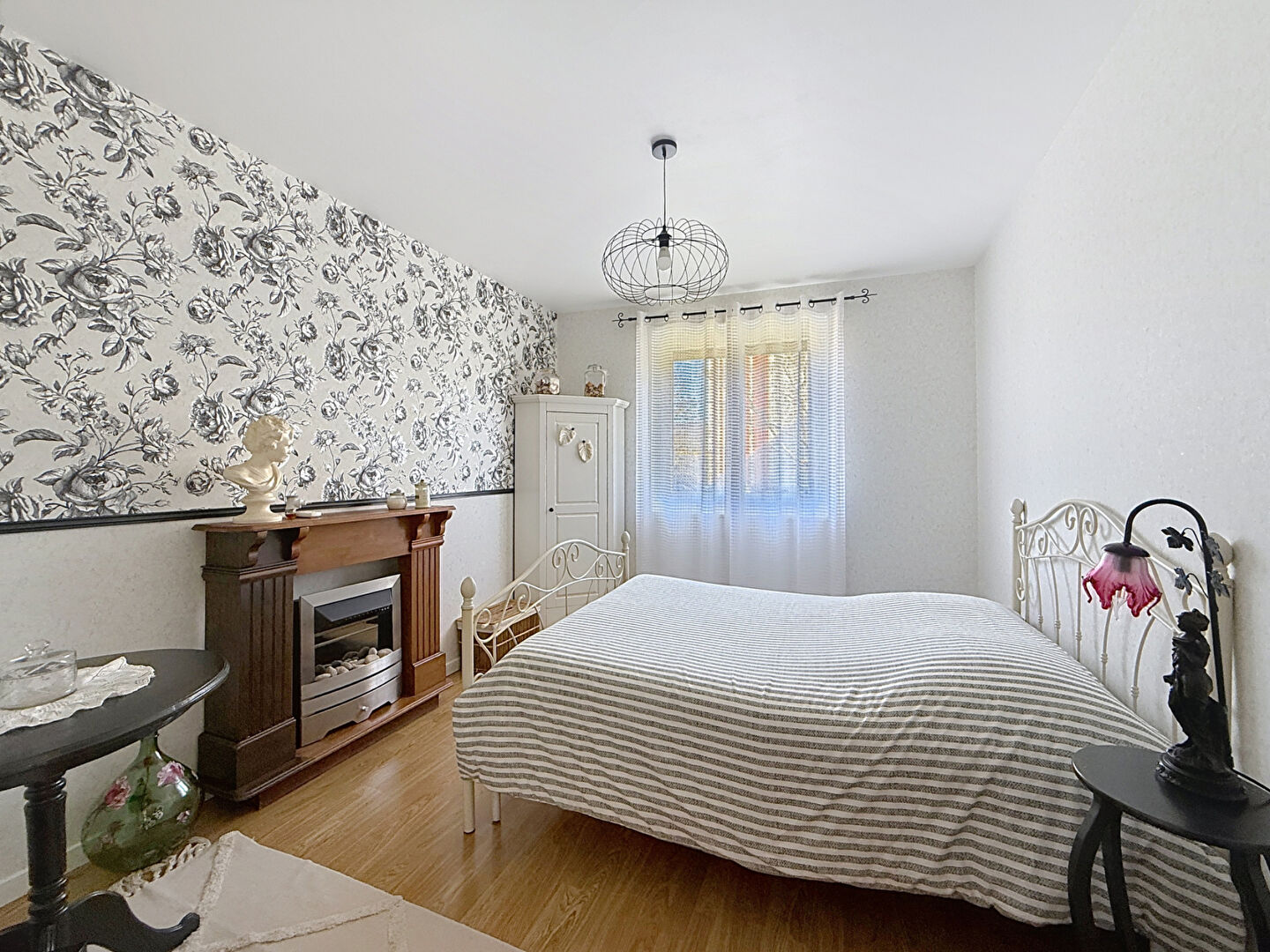 Maison au centre d'Amberieu En Bugey  maison de 108m2, 3 chambres, garage terrain avec piscine