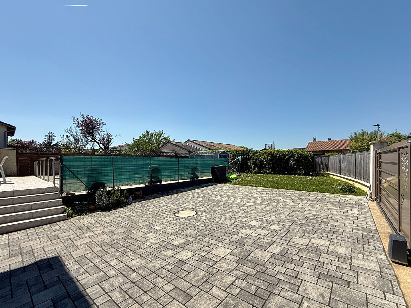 Maison au centre d'Amberieu En Bugey  maison de 108m2, 3 chambres, garage terrain avec piscine