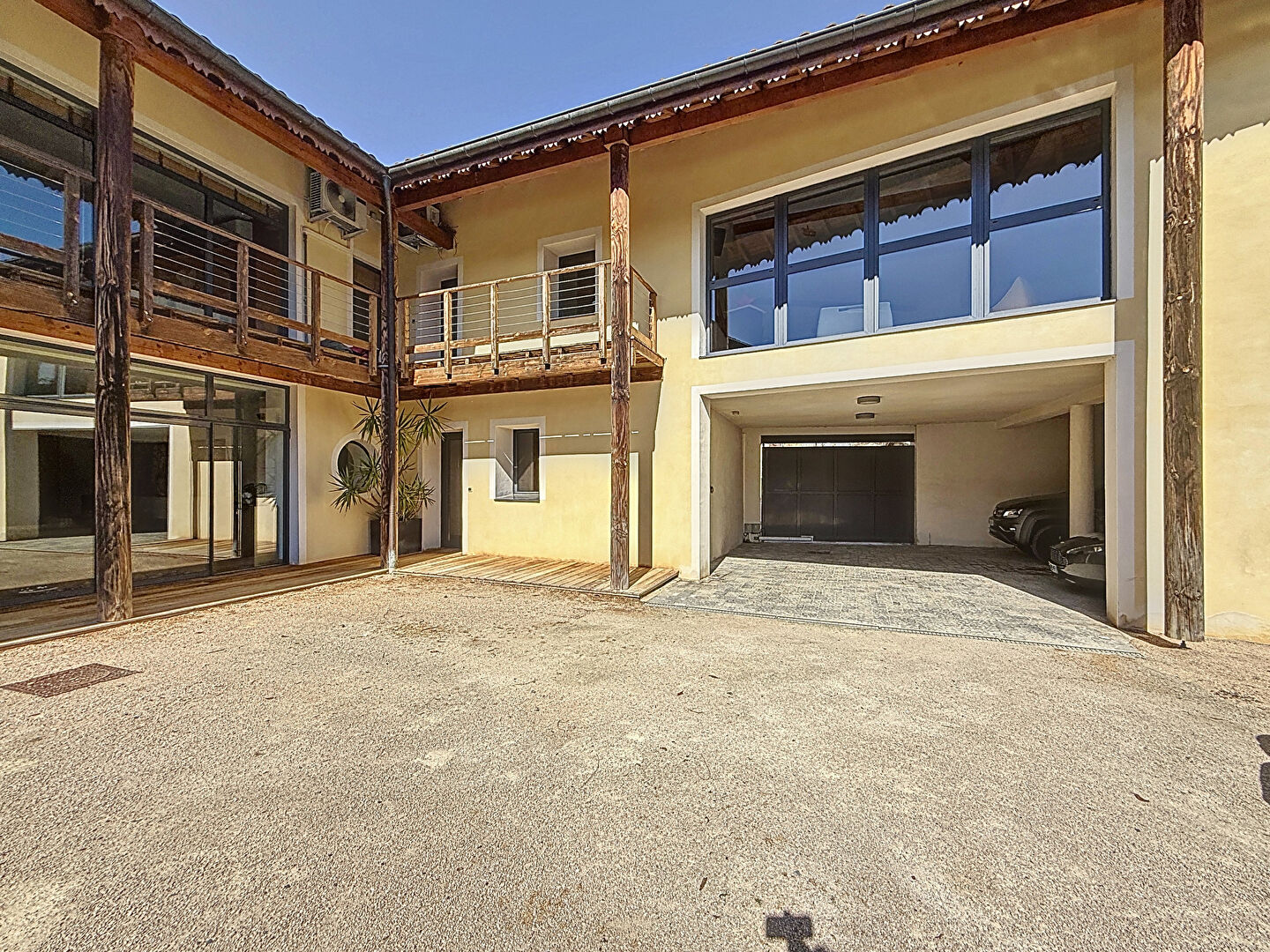 Maison Bourg-saint-christophe 8 pièces, 600 m2 habitable, 5 chambres, garage, terrain 1200m²