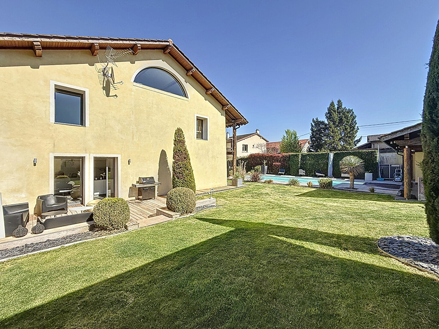 Maison Bourg-saint-christophe 8 pièces, 600 m2 habitable, 5 chambres, garage, terrain 1200m²