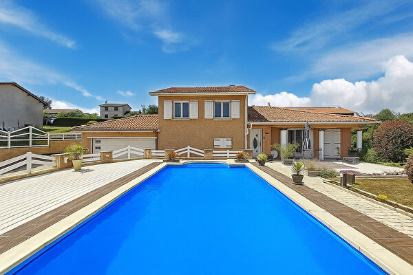 Vente maison meublée à Romaneche thorins (71570)