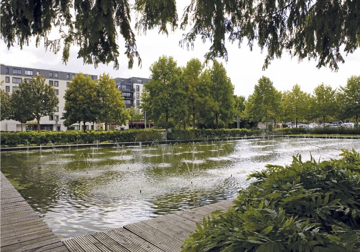 LOCAL PROFESSIONNEL ACTUELLEMENT LOUE - Ideal pour investissement - Quartier Jardins d'eaux / Port de NANCY