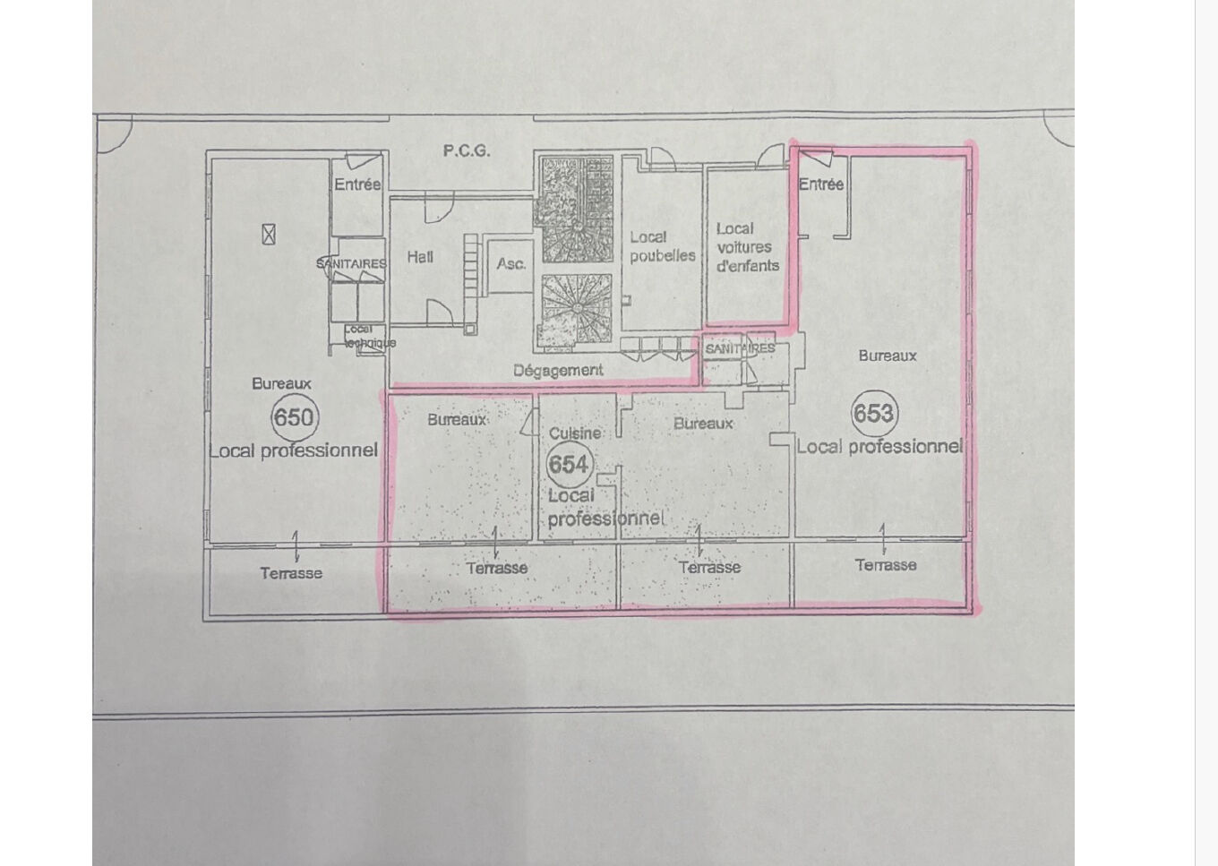 LOCAL PROFESSIONNEL ACTUELLEMENT LOUE - Ideal pour investissement - Quartier Jardins d'eaux / Port de NANCY