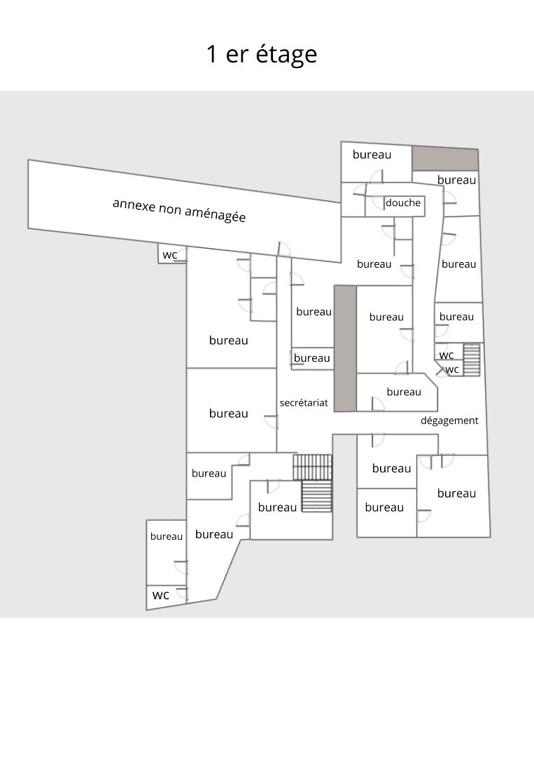 Immeuble de 648 m2 ,avec garage de 200 m2 et 245 m2 d'annexes et grenier.