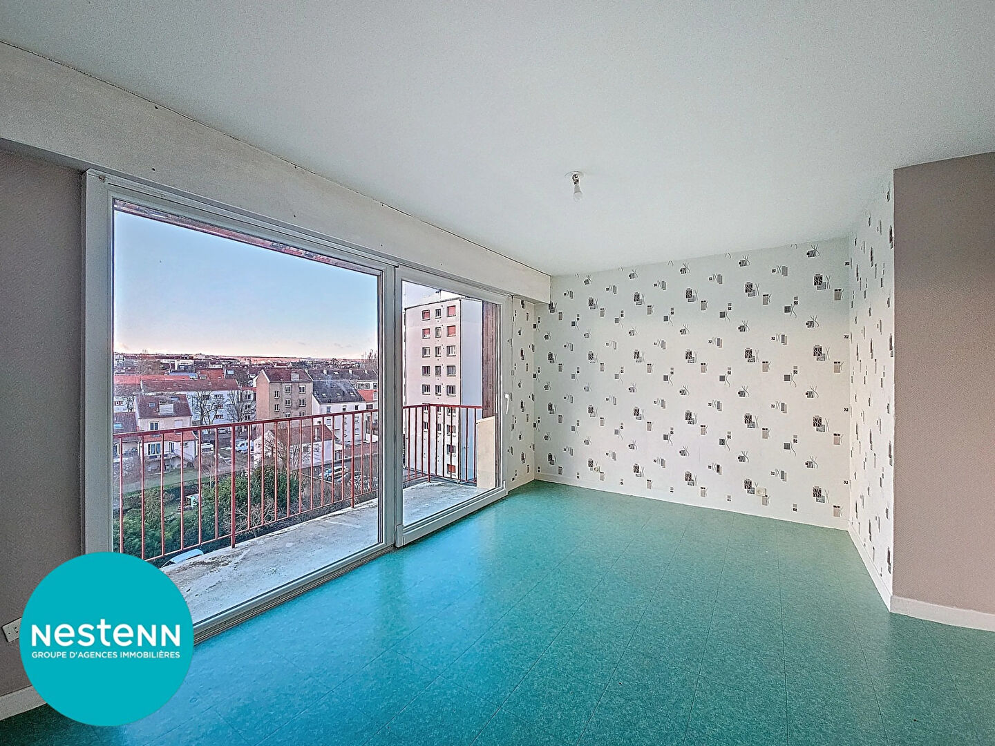 Nancy_Appartement F1 7ème étage résidence Lorraine_Balcon et box fermé
