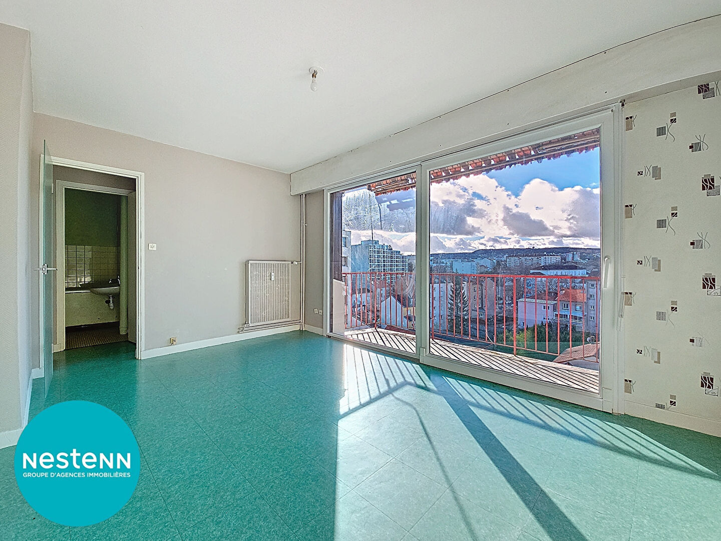 Nancy_Appartement F1 7ème étage résidence Lorraine_Balcon et box fermé