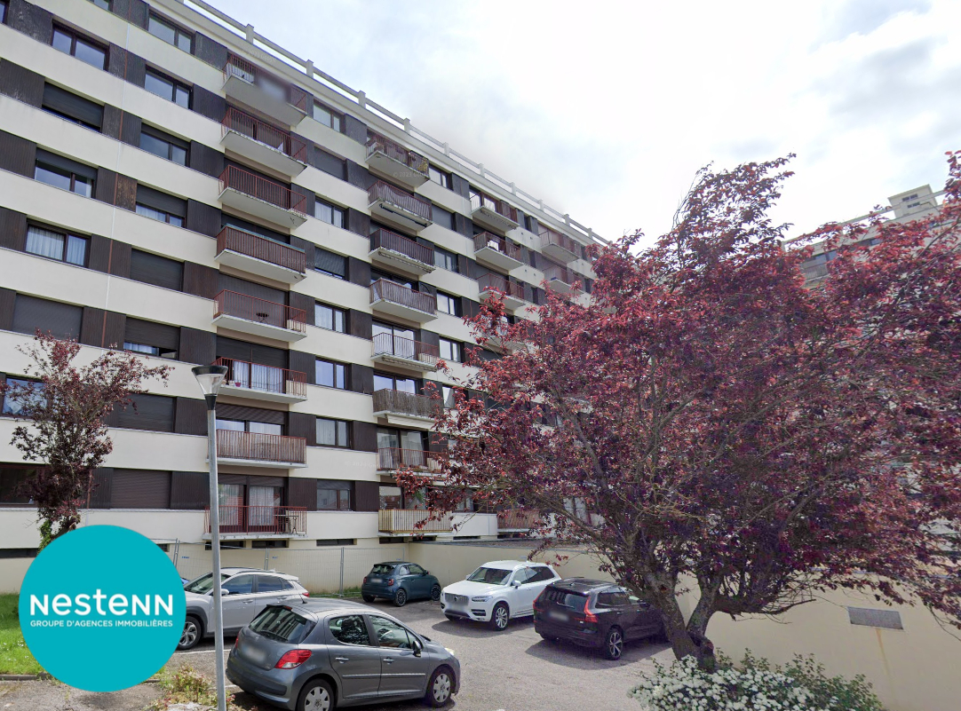 Nancy_Appartement F1 7ème étage résidence Lorraine_Balcon et box fermé