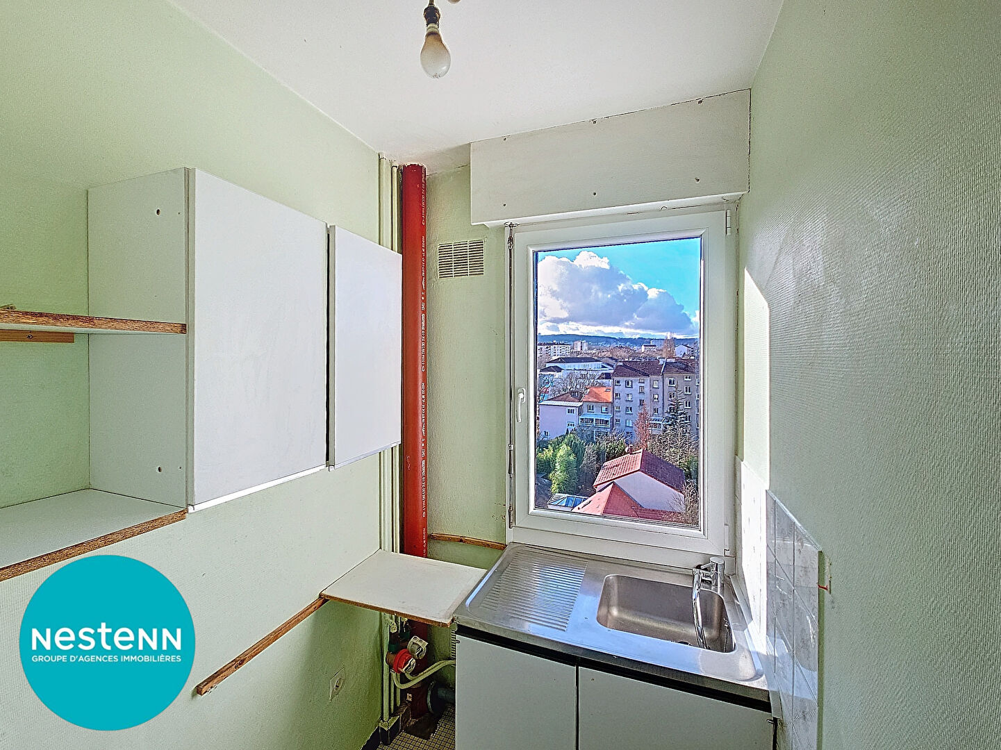 Nancy_Appartement F1 7ème étage résidence Lorraine_Balcon et box fermé
