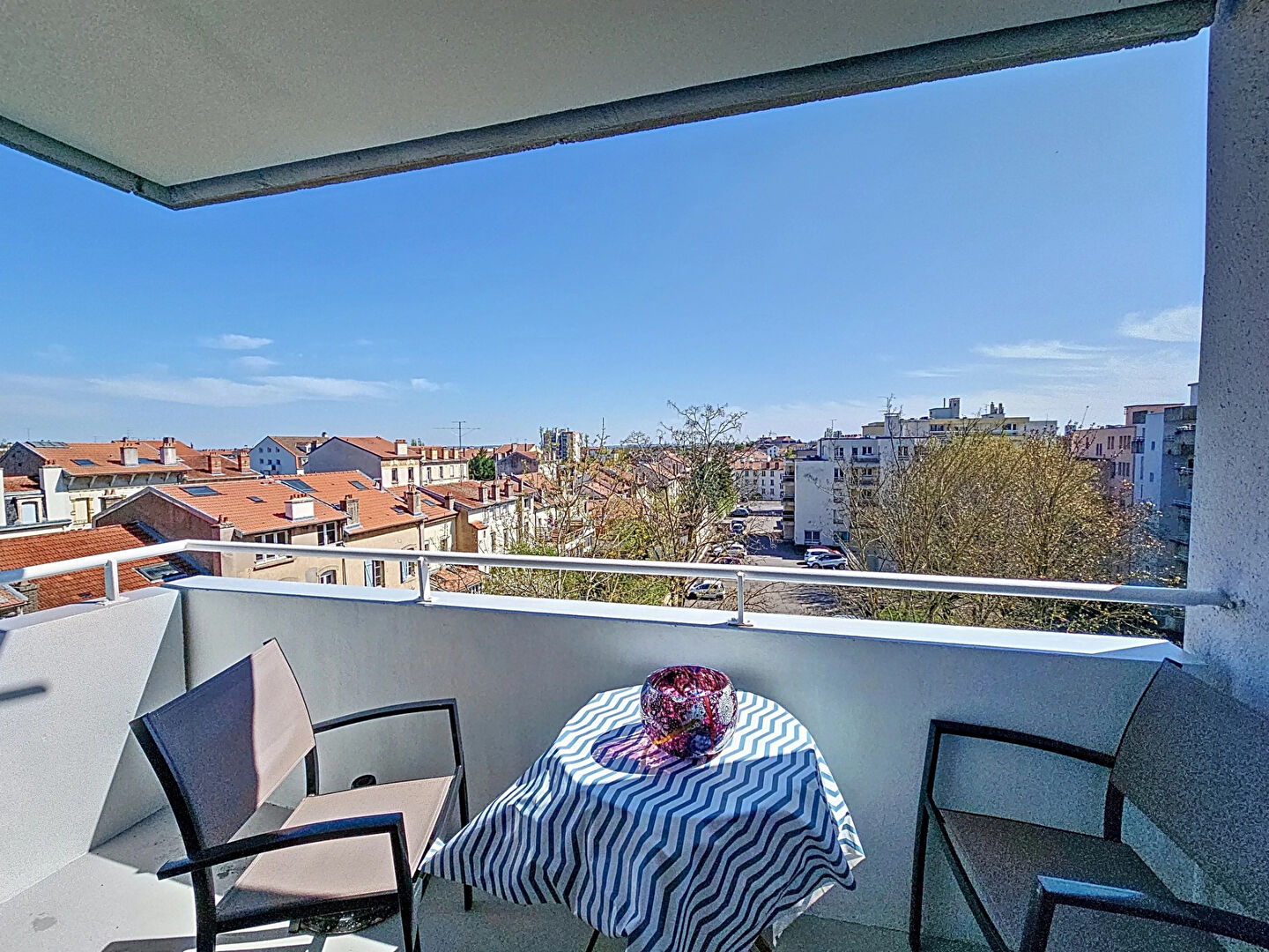 À VENDRE_ NANCY_ PARC SAINTE MARIE_ ARTEM_ Appartement type F2 53m² avec balcon et parking.