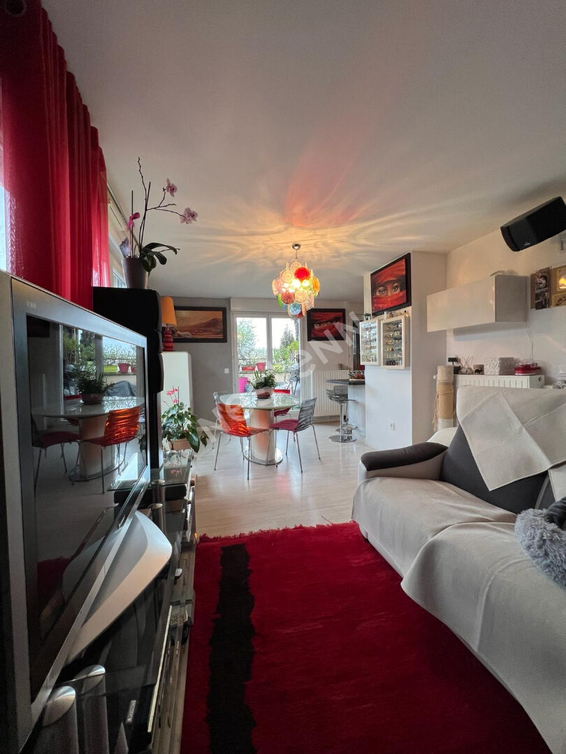 3 Pièces TERRASSE DERNIER ETAGE Proche Parc à Neuilly sur Marne