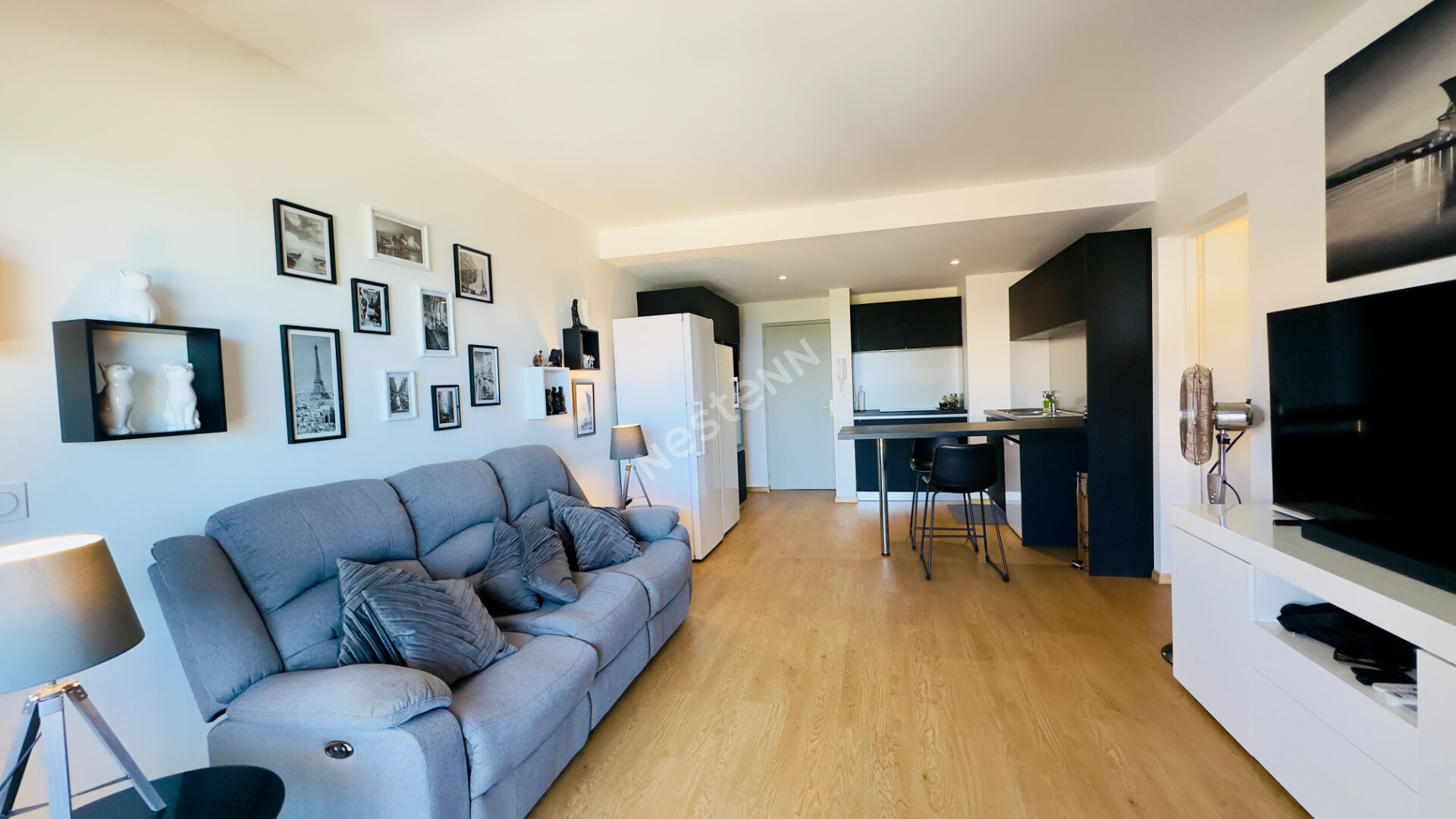 À vendre sur la baie de l'Anse Vata, un superbe appartement de standing de type F2 d'environ 50 m2 de surface habitable.