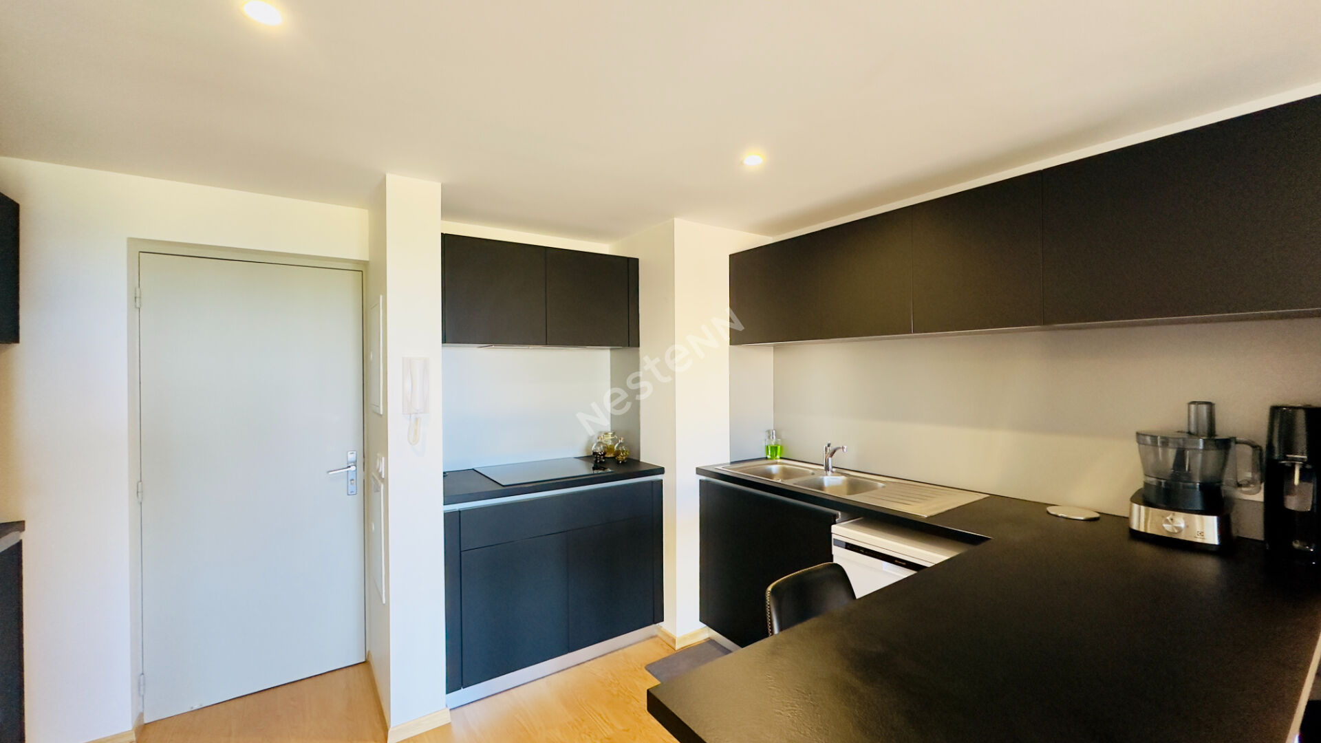 À vendre sur la baie de l'Anse Vata, un superbe appartement de standing de type F2 d'environ 50 m2 de surface habitable.