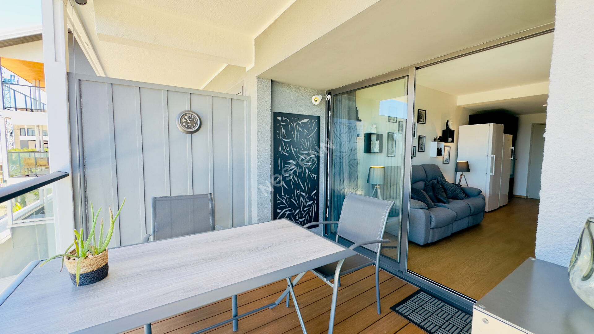 À vendre sur la baie de l'Anse Vata, un superbe appartement de standing de type F2 d'environ 50 m2 de surface habitable.