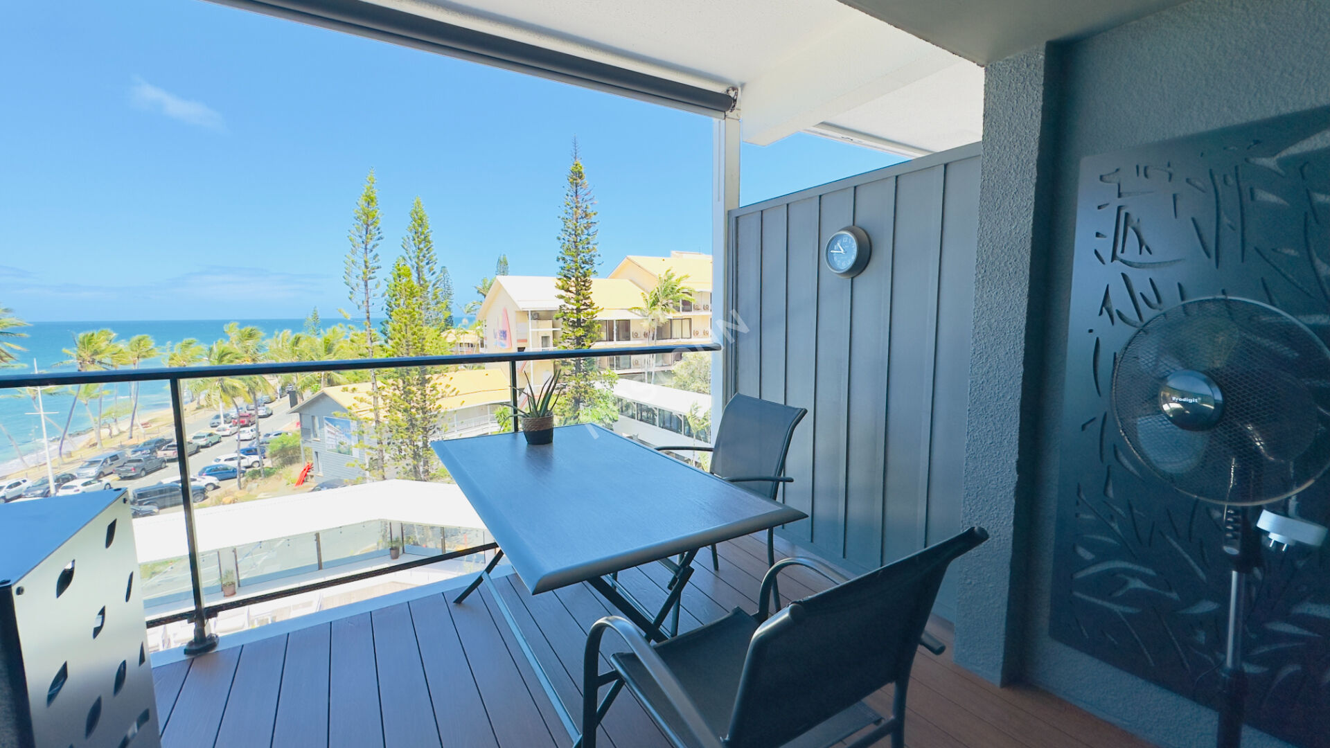 À vendre sur la baie de l'Anse Vata, un superbe appartement de standing de type F2 d'environ 50 m2 de surface habitable.