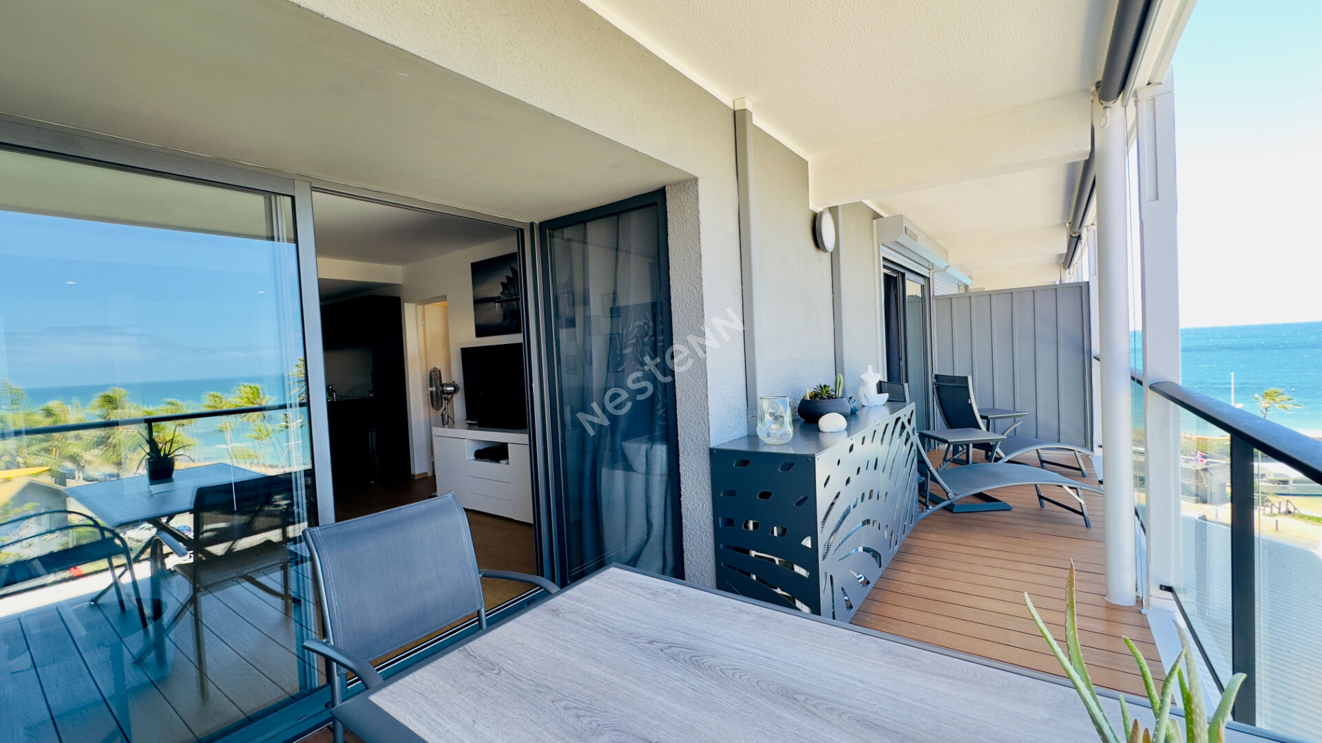 À vendre sur la baie de l'Anse Vata, un superbe appartement de standing de type F2 d'environ 50 m2 de surface habitable.