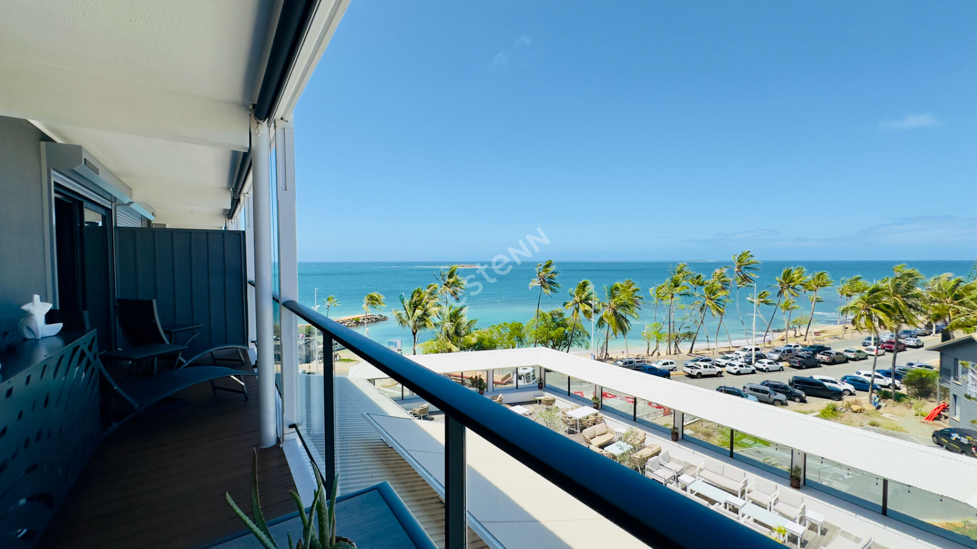 À vendre sur la baie de l'Anse Vata, un superbe appartement de standing de type F2 d'environ 50 m2 de surface habitable.