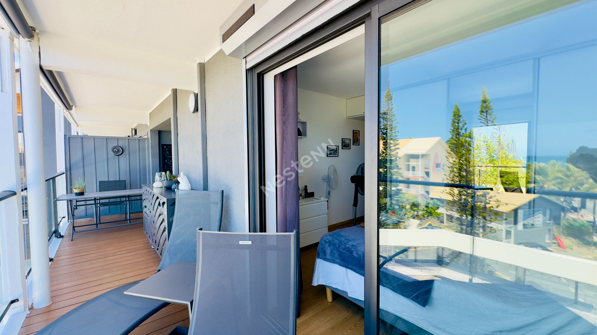 À vendre sur la baie de l'Anse Vata, un superbe appartement de standing de type F2 d'environ 50 m2 de surface habitable.
