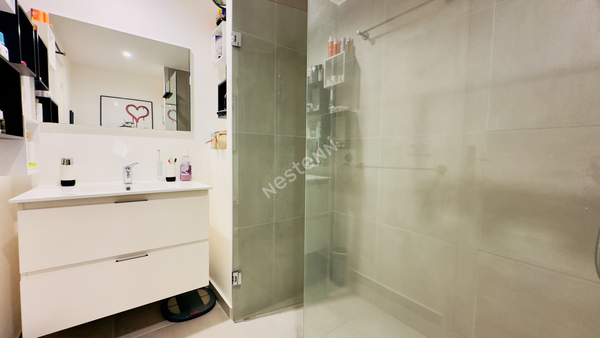 À vendre sur la baie de l'Anse Vata, un superbe appartement de standing de type F2 d'environ 50 m2 de surface habitable.
