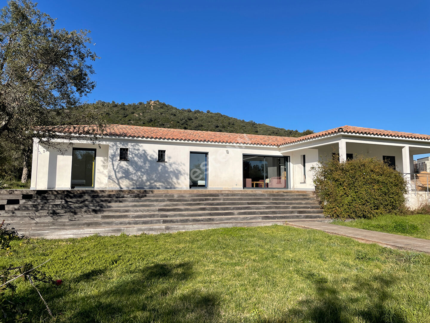 Maison Sainte Lucie De Porto-vecchio 6 pièce(s) 165 m2 à 3 min de la mer