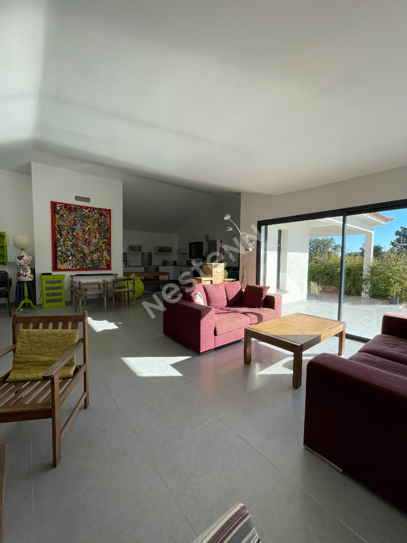 Maison Sainte Lucie De Porto-vecchio 6 pièce(s) 165 m2 à 3 min de la mer