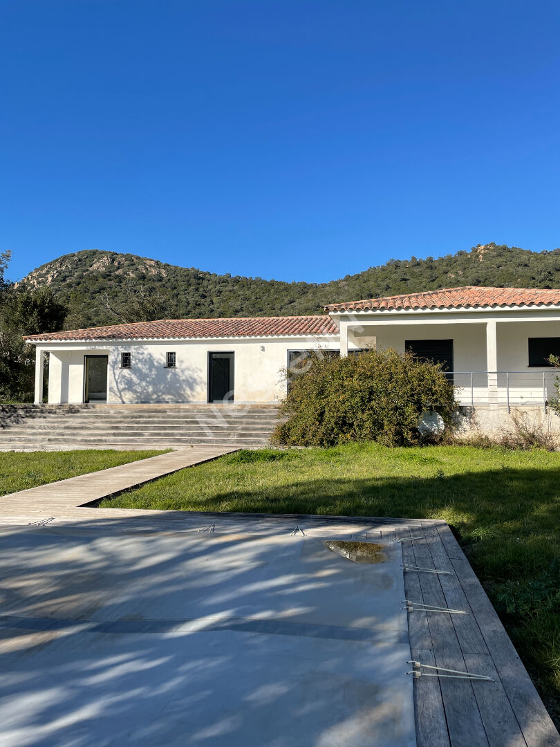 Maison Sainte Lucie De Porto-vecchio 6 pièce(s) 165 m2 à 3 min de la mer
