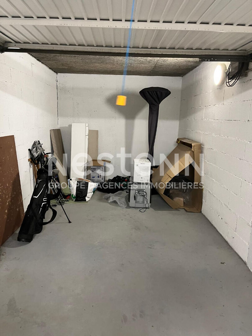 Appartement 3 pièces de 74 m2 situé en bordure de mer au centre du village, à l'entrée du port.