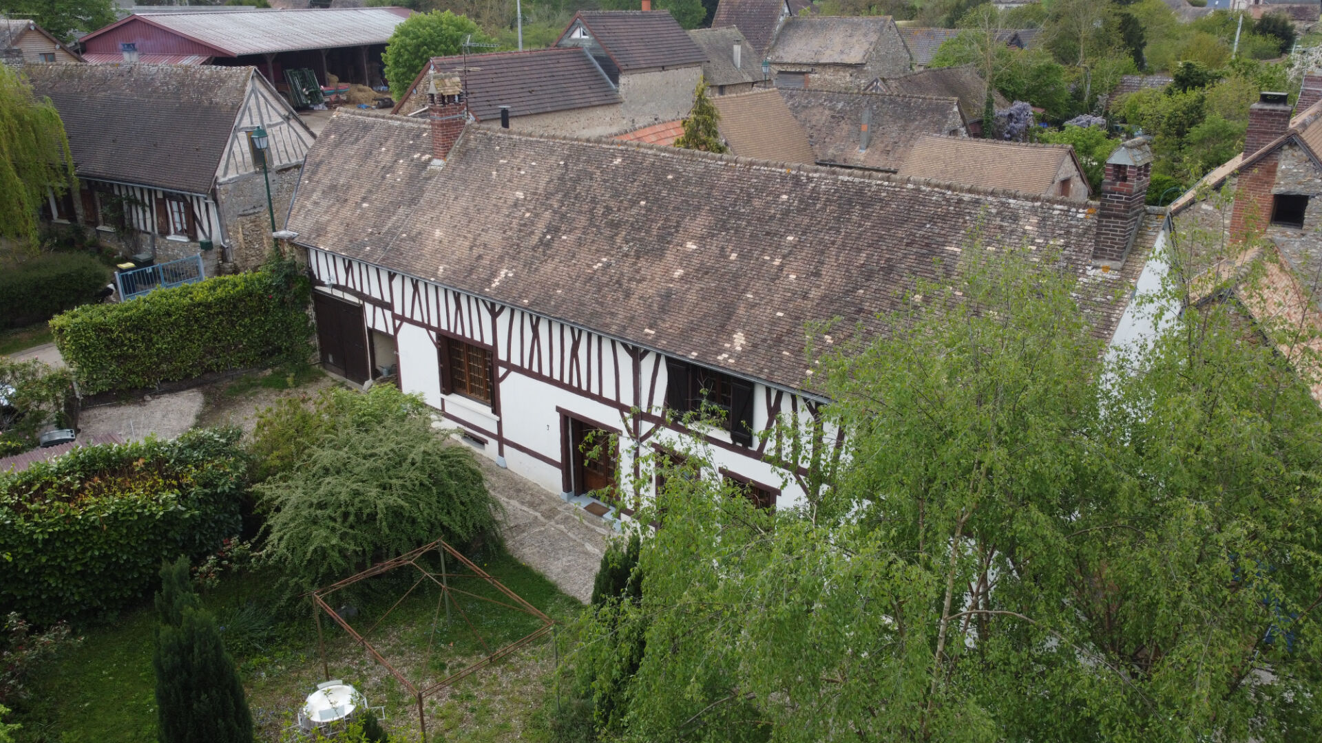 À VENDRE MAISON 5 PIÈCES - 3 CHAMBRES -130 M² - VILLEZ-SOUS-BAILLEUL - HAUTE NORMANDIE -EURE
