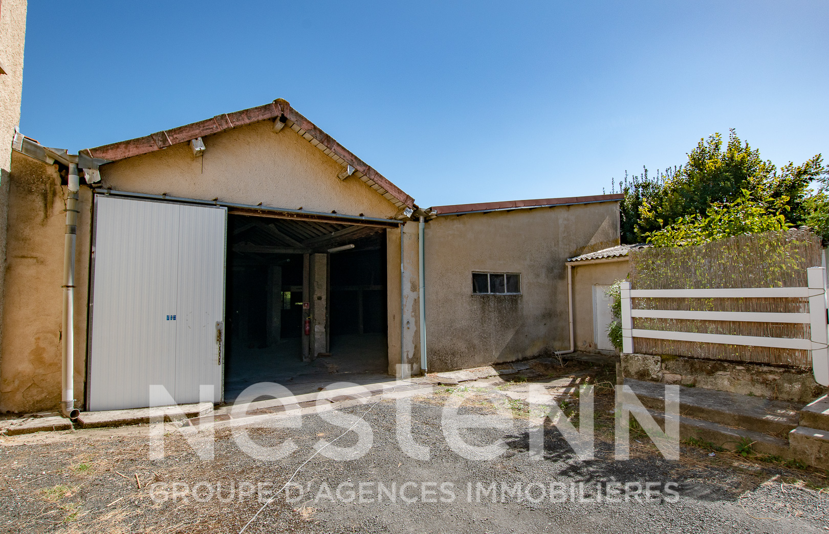 Proche de la gare et du centre-ville à Gaillac, bâtiment de  plus de 500 m2