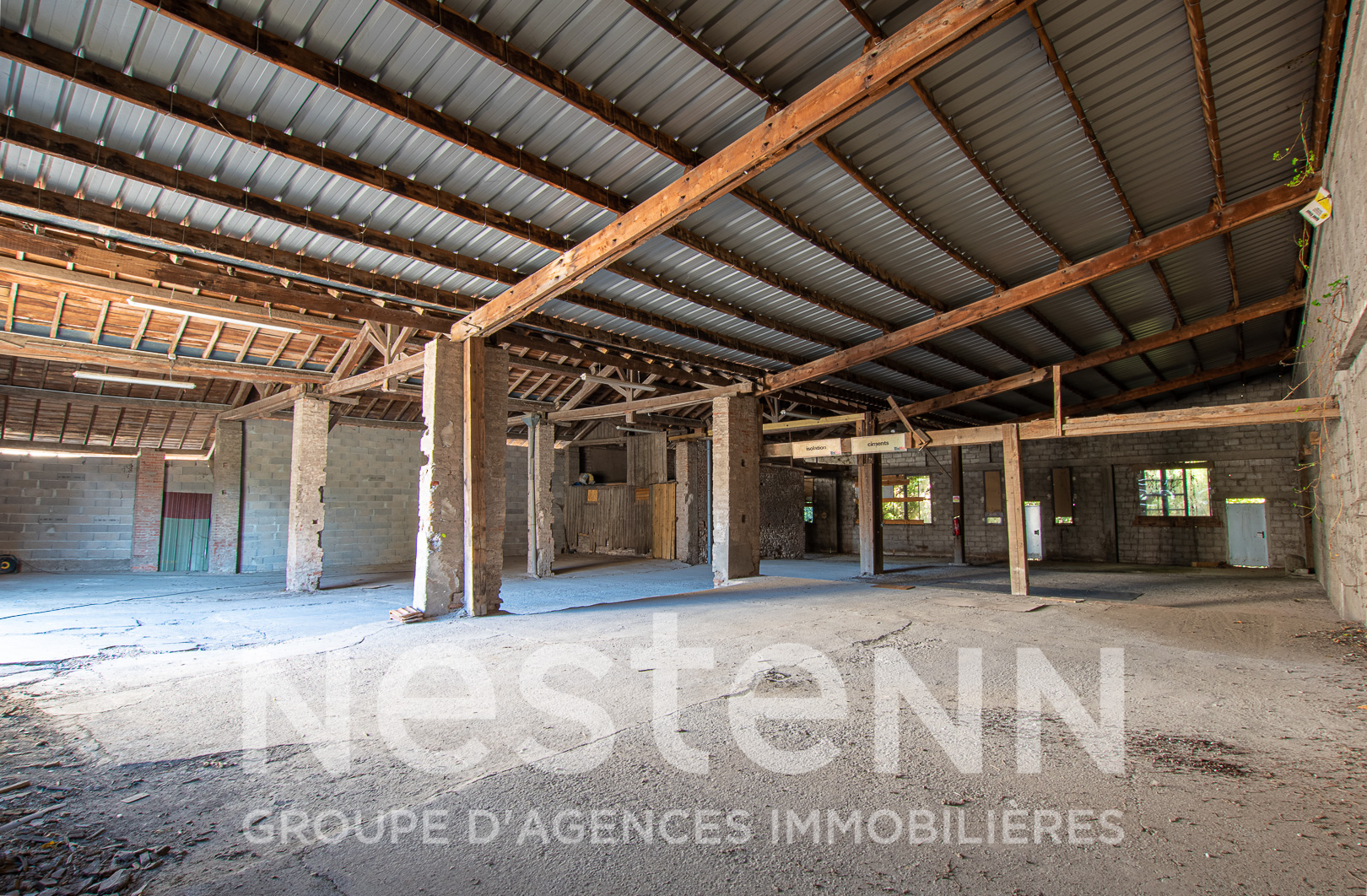 Proche de la gare et du centre-ville à Gaillac, bâtiment de  plus de 500 m2