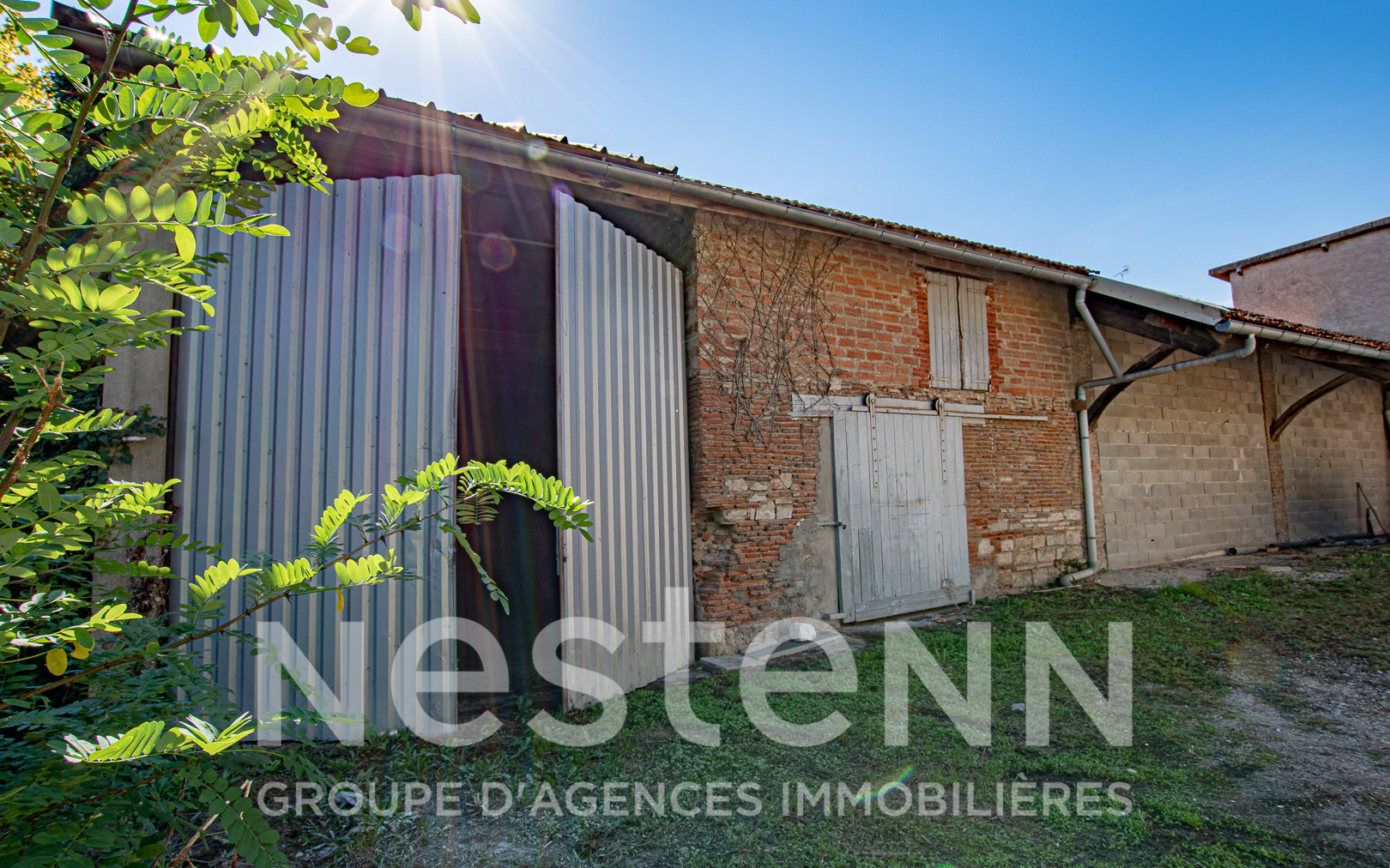 Proche de la gare et du centre-ville à Gaillac, bâtiment de  plus de 500 m2