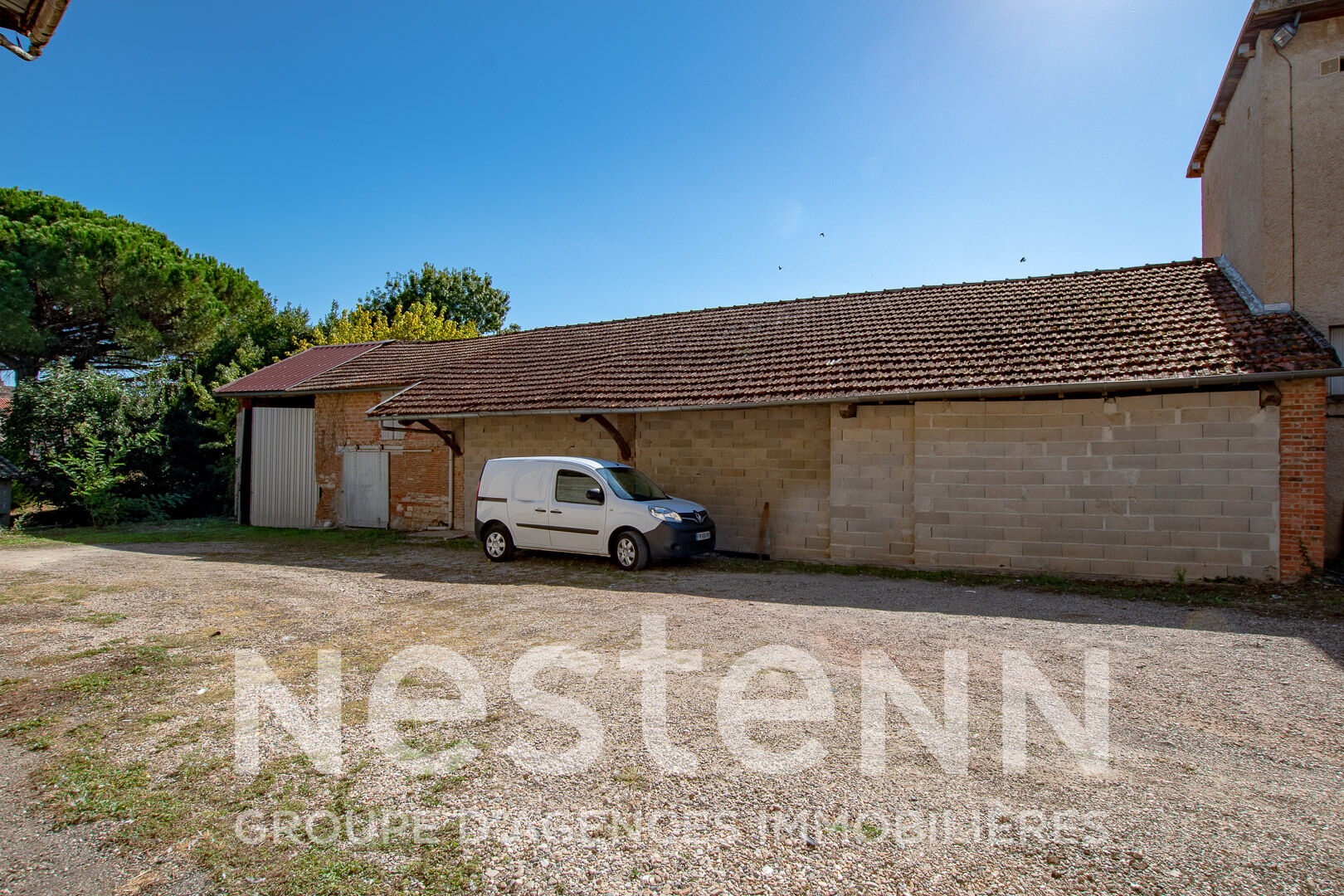 Proche de la gare et du centre-ville à Gaillac, bâtiment de  plus de 500 m2