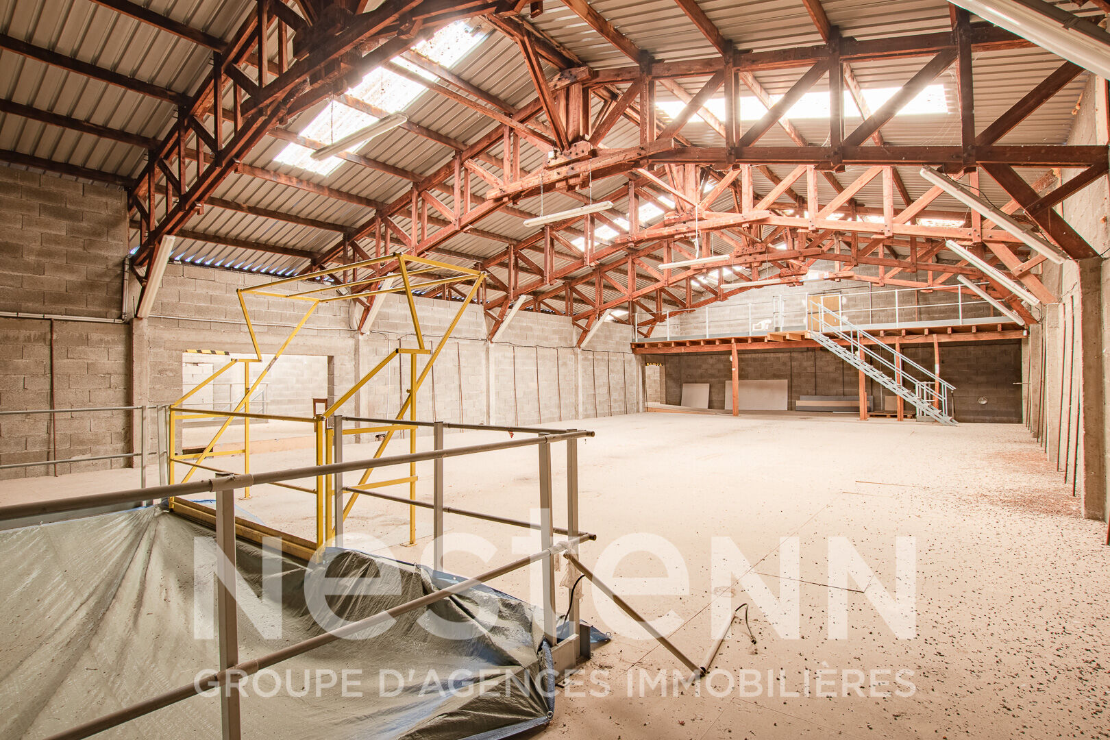 Gaillac, bâtiment à usage d'entrepôt sur plus de 400 m2 au sol
