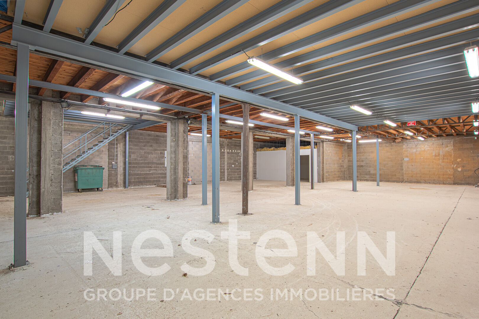 Gaillac, bâtiment à usage d'entrepôt sur plus de 400 m2 au sol