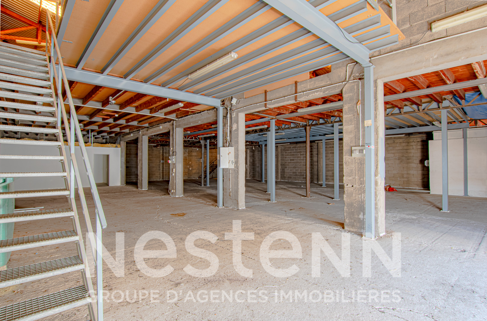 Gaillac, bâtiment à usage d'entrepôt sur plus de 400 m2 au sol