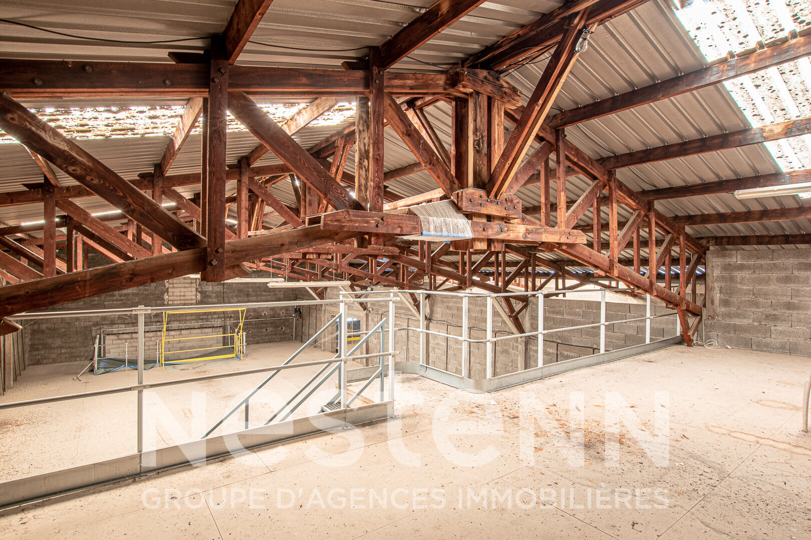 Gaillac, bâtiment à usage d'entrepôt sur plus de 400 m2 au sol