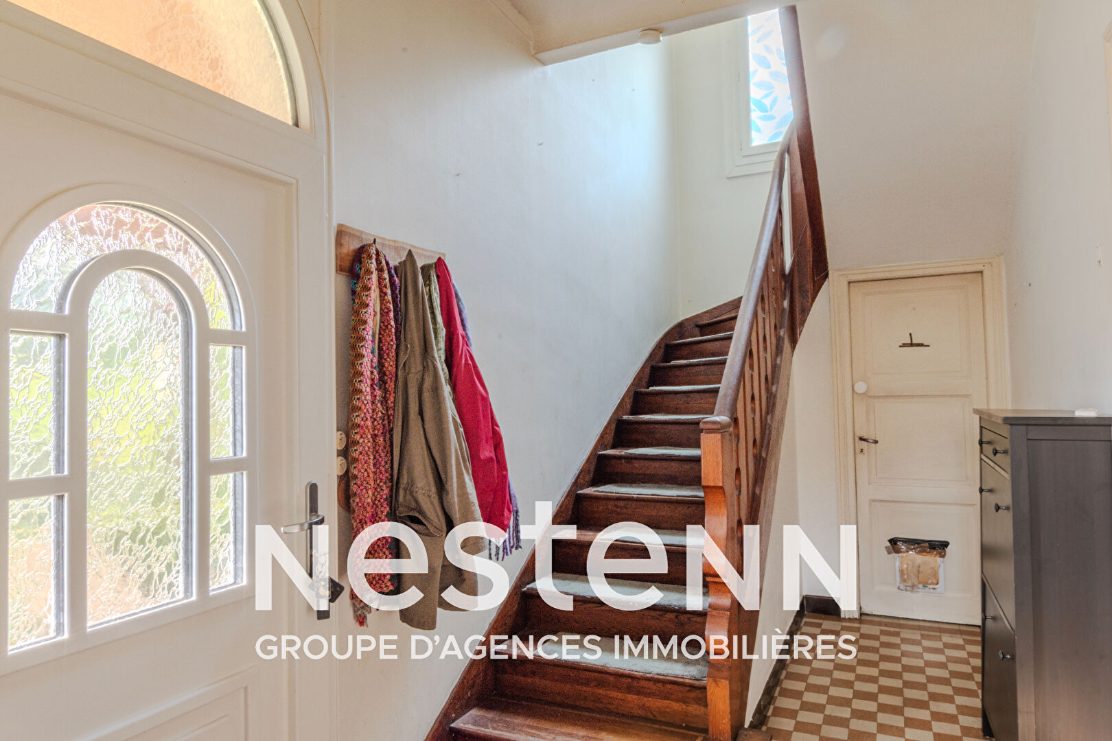 A Blaye-les-Mines, maison  mitoyenne d'un côté 4 pièces principales sur sous-sol complet  avec terrain attenant