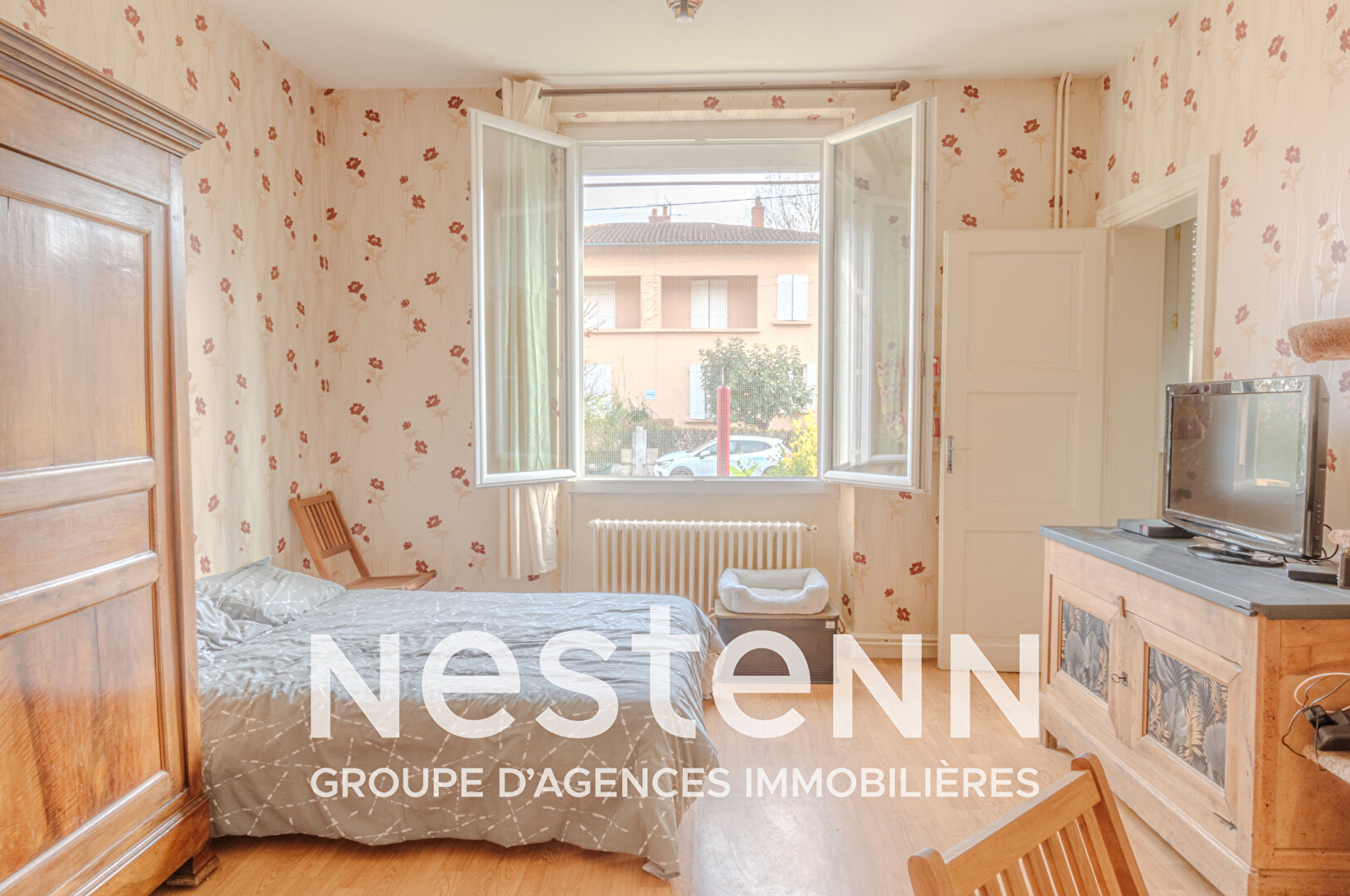 A Blaye-les-Mines, maison  mitoyenne d'un côté 4 pièces principales sur sous-sol complet  avec terrain attenant