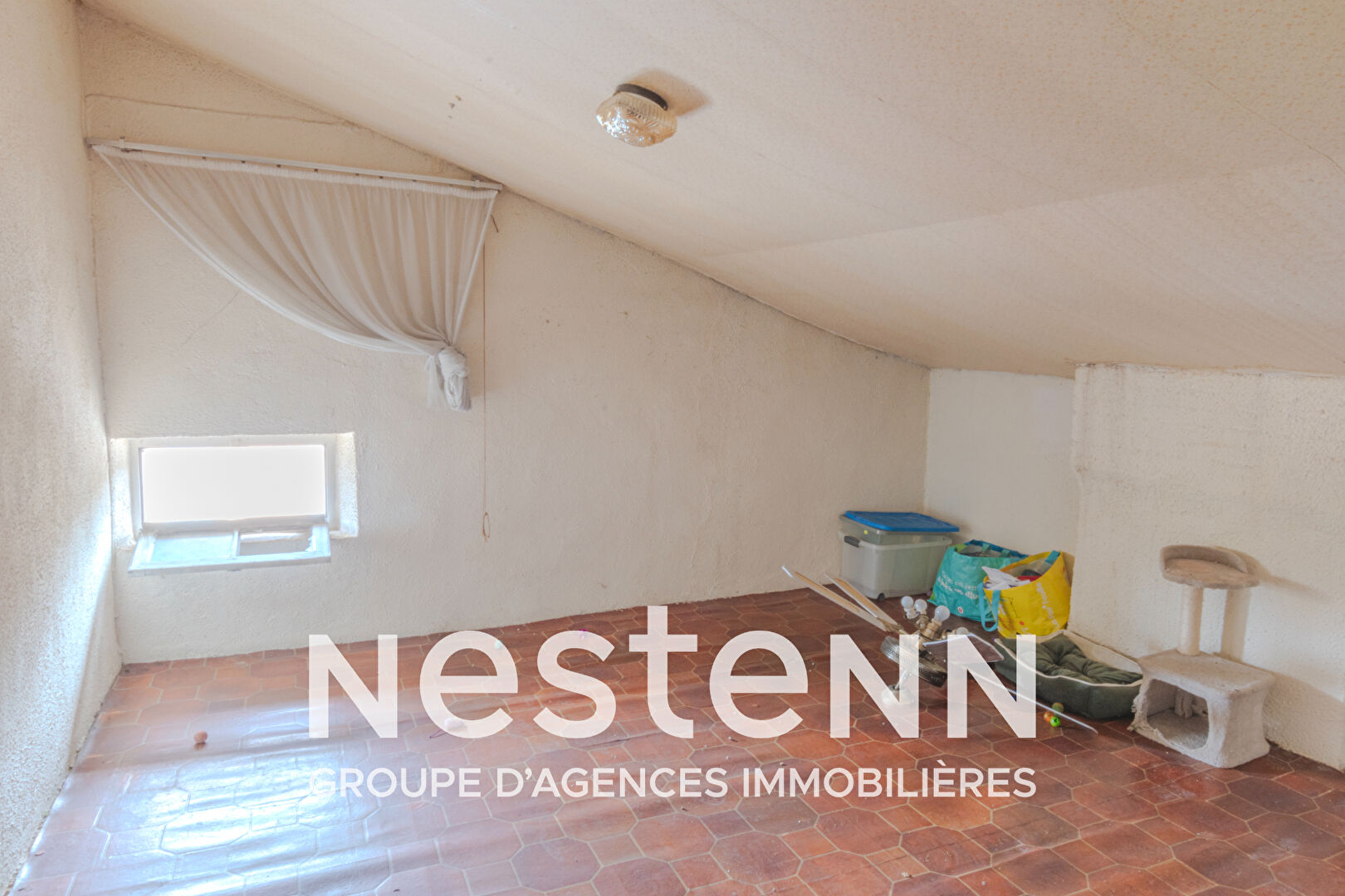 A Blaye-les-Mines, maison  mitoyenne d'un côté 4 pièces principales sur sous-sol complet  avec terrain attenant